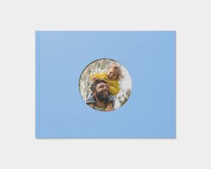Álbum de fotos com capa de janela circular