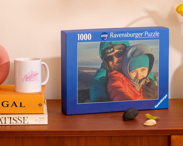 Uma seleção de prendas: tela emoldurada, puzzle, foto em bloco e caneca.