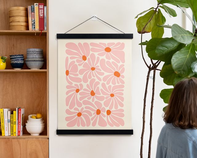 Impressão de póster com um desenho floral abstrato.