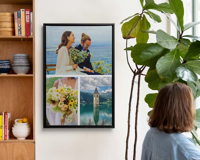 Uma colagem de fotografias de casamento emoldurada e pendurada na parede.