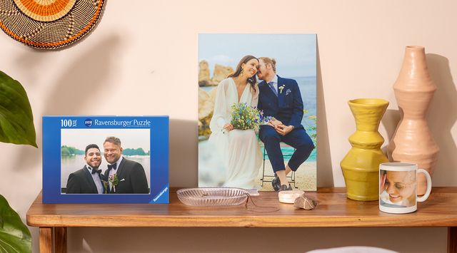 Prendas personalizadas para casamento da Hofmann: decoração de parede, caneca e puzzle.