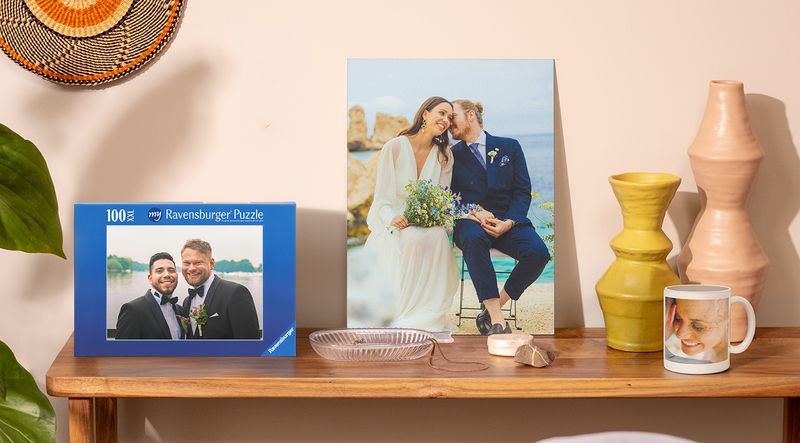 Prendas personalizadas para casamento da Hofmann: decoração de parede, caneca e puzzle.
