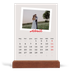 Calendário de mesa com suporte em madeira - vertical  — Assinado a carmim [Abril]
