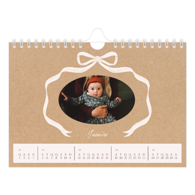 Calendário A5 horizontal — Papel kraft e laço [Janeiro]