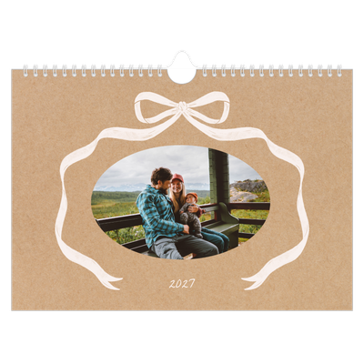 Calendário A4 horizontal — Papel kraft e laço [capa]