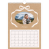 Calendário fotográfico A4 — Papel kraft e laço [Fevereiro]