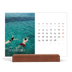Calendário de mesa com suporte em madeira - horizontal  — Serifa simples [Fevereiro]