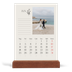 Calendário de mesa com suporte em madeira - vertical  — Iniciais em flor [Janeiro]