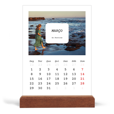 Calendário de mesa com suporte em madeira - vertical  — A história completa [Março]