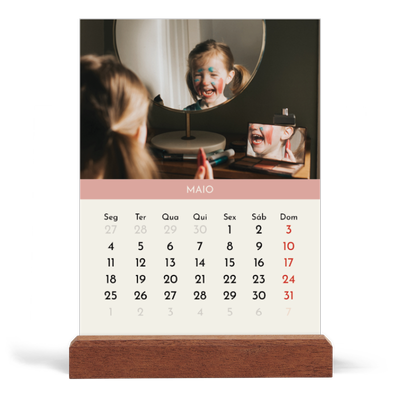 Calendário de mesa com suporte em madeira - vertical  — Capítulos pastel [capa]