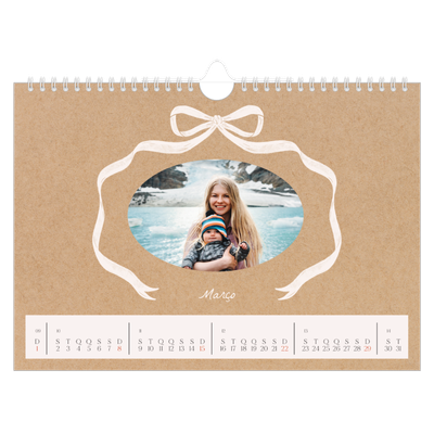 Calendário A4 horizontal — Papel kraft e laço [Março]