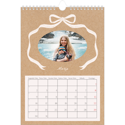 Calendário fotográfico A4 — Papel kraft e laço [Março]