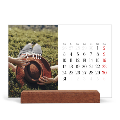 Calendário de mesa com suporte em madeira - horizontal  — Escapadinha infinita [capa]