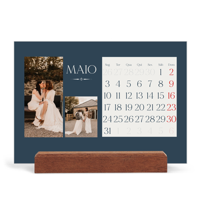 Calendário de mesa com suporte em madeira - horizontal  — Ardósia e serifas [capa]