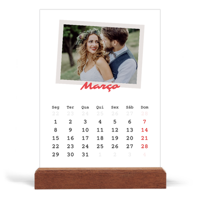 Calendário de mesa com suporte em madeira - vertical  — Assinado a carmim [Março]