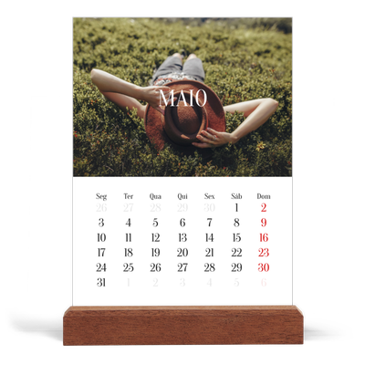 Calendário de mesa com suporte em madeira - vertical  — Escapadinha infinita [capa]