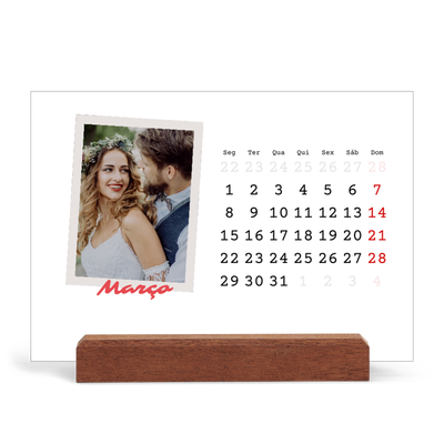 Calendário de mesa com suporte em madeira - horizontal  — Assinado a carmim [Março]