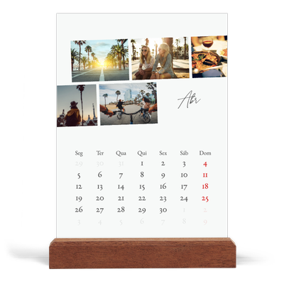 Calendário de mesa com suporte em madeira - vertical  — Férias na cidade [Abril]