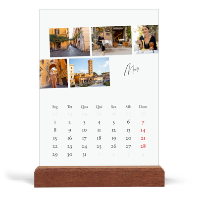 Calendário de mesa com suporte em madeira - vertical  — Férias na cidade [Março]