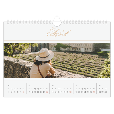 Calendário A4 horizontal — Faixa de script dourada [Abril]
