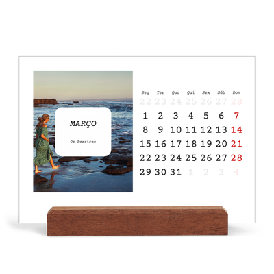 Calendário de mesa com suporte em madeira - horizontal  — A história completa [Março]