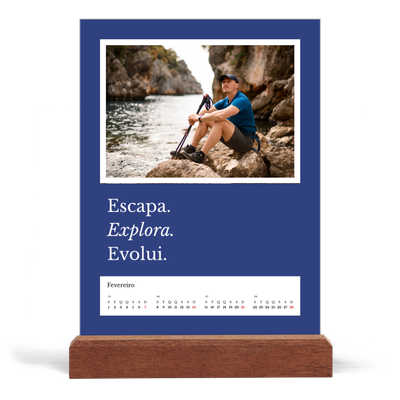 Calendário de mesa com suporte em madeira - vertical  — Terra editorial [Fevereiro]