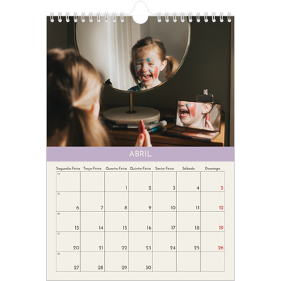 Calendário fotográfico A4 — Capítulos pastel [Abril]