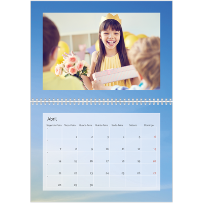 Calendário A4 duplo — Paisagem de nuvens [Abril]