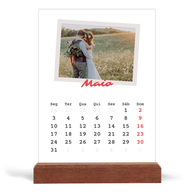Calendário de mesa com suporte em madeira - vertical  — Assinado a carmim [capa]