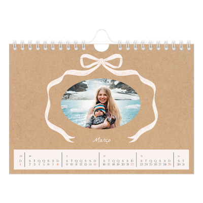 Calendário A5 horizontal — Papel kraft e laço [Março]