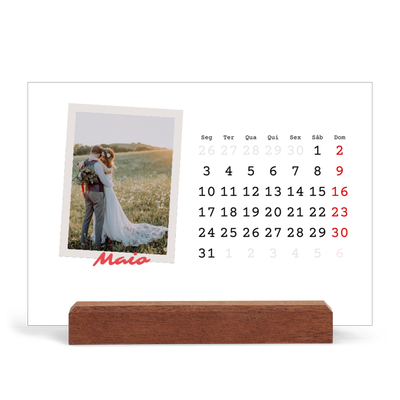 Calendário de mesa com suporte em madeira - horizontal  — Assinado a carmim [capa]