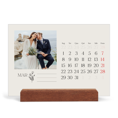 Calendário de mesa com suporte em madeira - horizontal  — Iniciais em flor [Março]