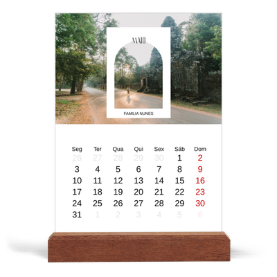Calendário de mesa com suporte em madeira - vertical  — O arco aberto [capa]