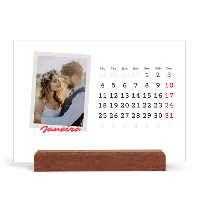 Calendário de mesa com suporte em madeira - horizontal  — Assinado a carmim [Janeiro]