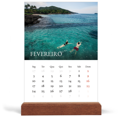 Calendário de mesa com suporte em madeira - vertical  — Serifa simples [Fevereiro]
