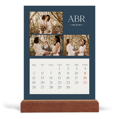 Calendário de mesa com suporte em madeira - vertical  — Ardósia e serifas [Abril]