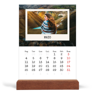 Calendário de mesa com suporte em madeira - vertical  — A edição de retrato [capa]