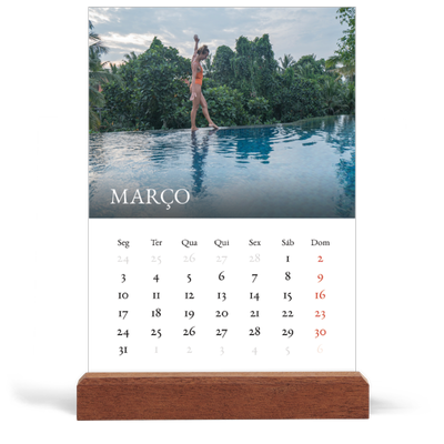 Calendário de mesa com suporte em madeira - vertical  — Serifa simples [Março]
