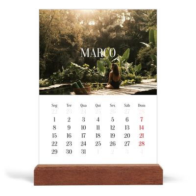 Calendário de mesa com suporte em madeira - vertical  — Escapadinha infinita [Março]