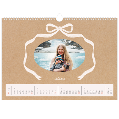 Calendário A3 Horizontal — Papel kraft e laço [Março]