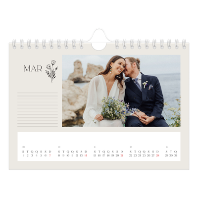 Calendário A5 horizontal — Iniciais em flor [Março]