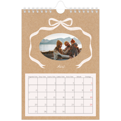 Calendário A5 — Papel kraft e laço [Abril]