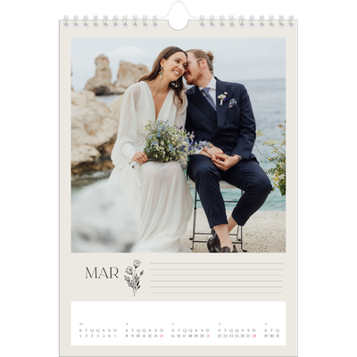 Calendário fotográfico A4 — Iniciais em flor [Março]