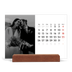 Calendário de mesa com suporte em madeira - horizontal  — Escrita elegante [capa]