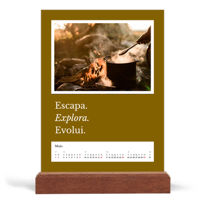 Calendário de mesa com suporte em madeira - vertical  — Terra editorial [capa]