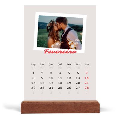 Calendário de mesa com suporte em madeira - vertical  — Assinado a carmim [Fevereiro]