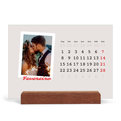 Calendário de mesa com suporte em madeira - horizontal  — Assinado a carmim [Fevereiro]